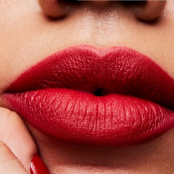 COPY - MAC MATTE LIPSTICK                         RUSSIAN RED (612) Intense Blu… - Picture 3 of 5